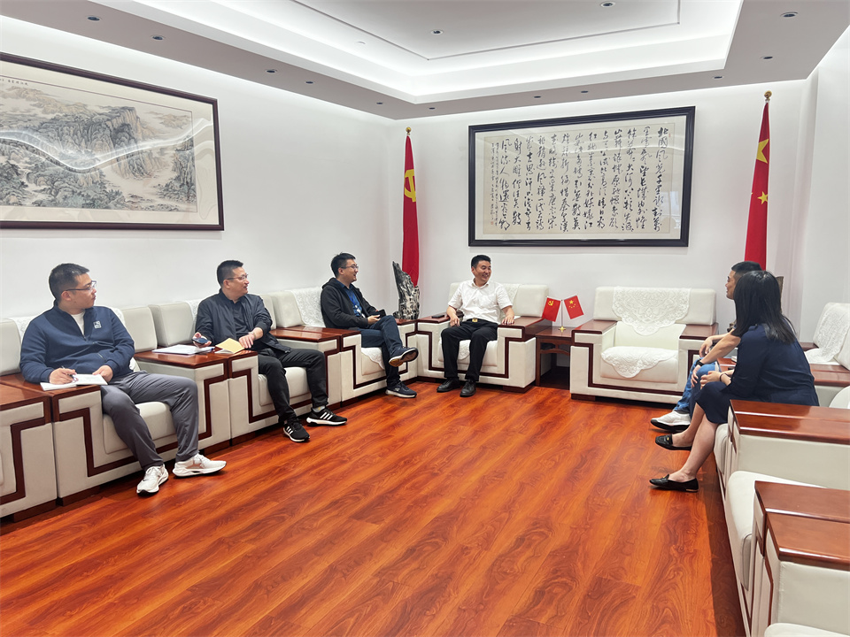 副總經(jīng)理 嚴(yán)佳峰 君邦物業(yè).jpg